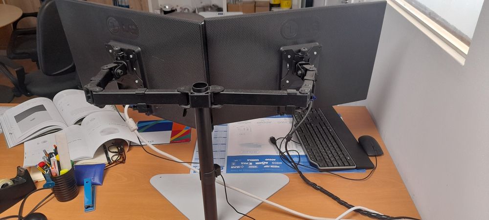 Suporte + 2 monitores 22 LG
