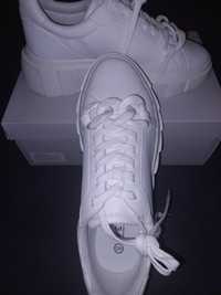 Nowe modne białe buty sneakersy trampki, botki na wysokiej podeszwie