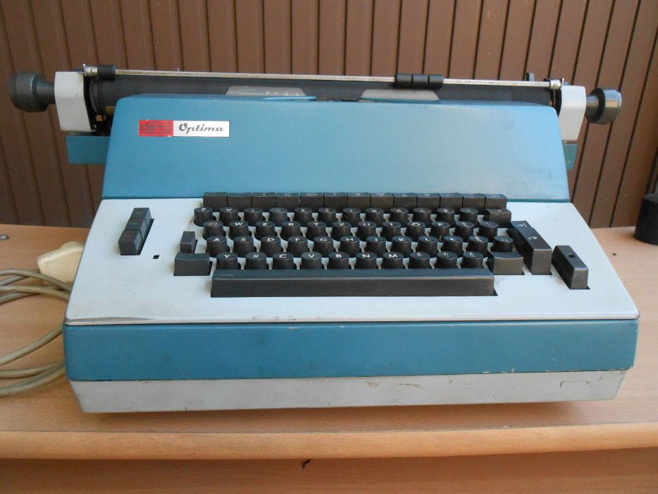 OPTIMA – stara elektryczna maszyna do pisania z NRD