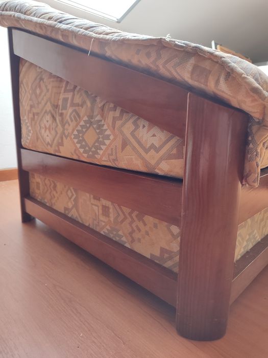 Vendo Sofá em Madeira