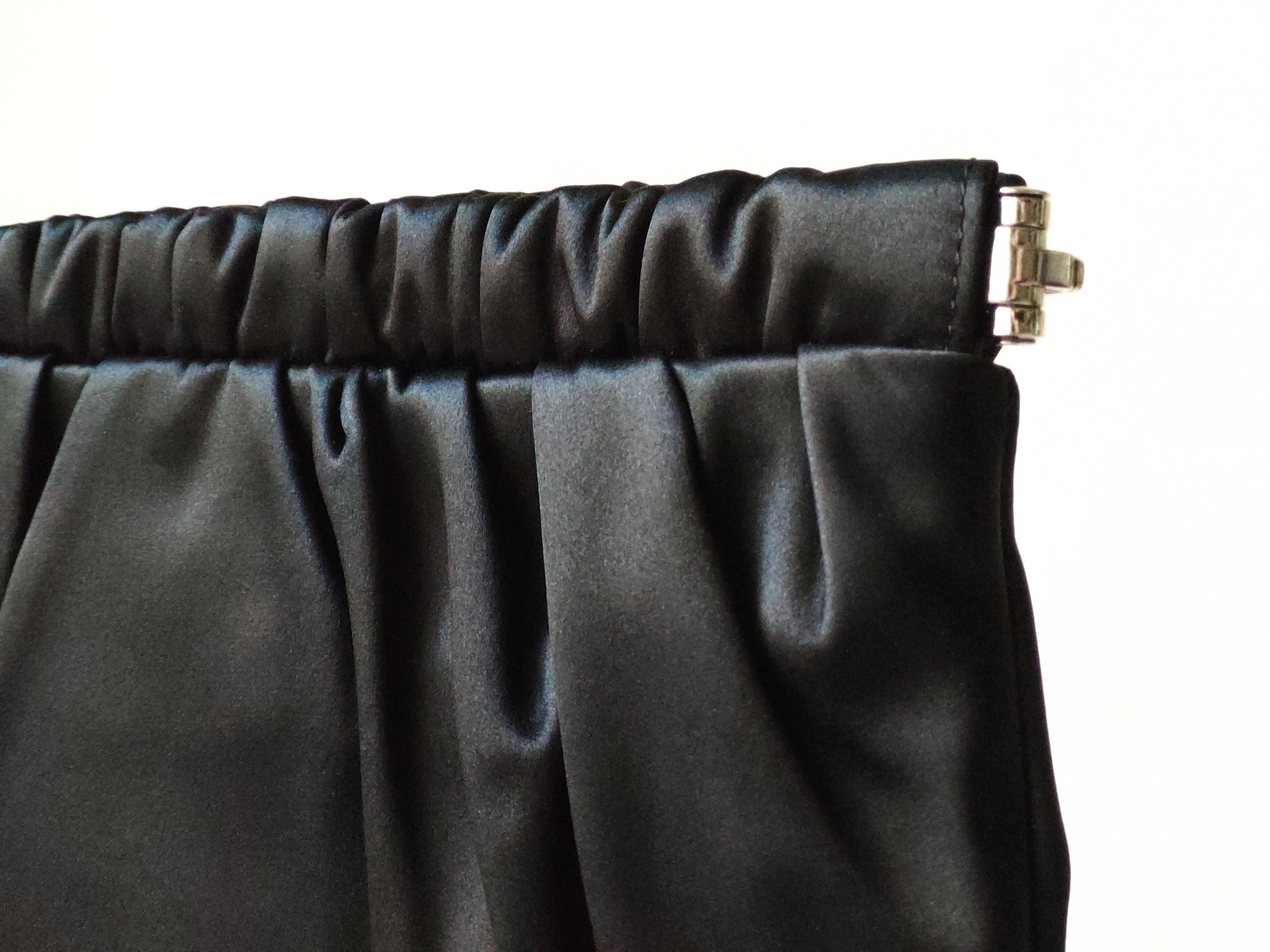 Carteira pochete clutch em cetim preto, Bimba y Lola SALDOS