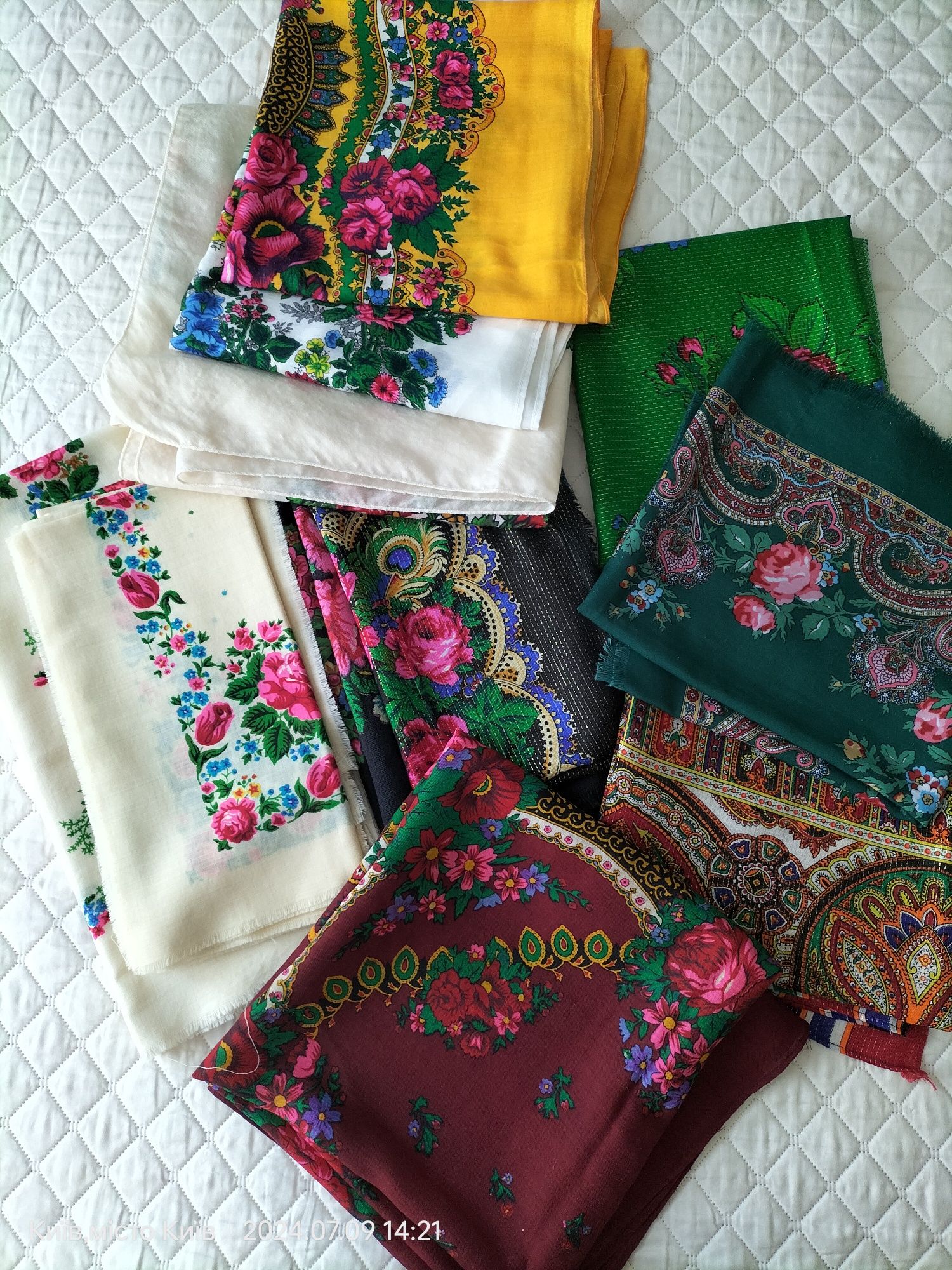 Хустки з бабиної скрині