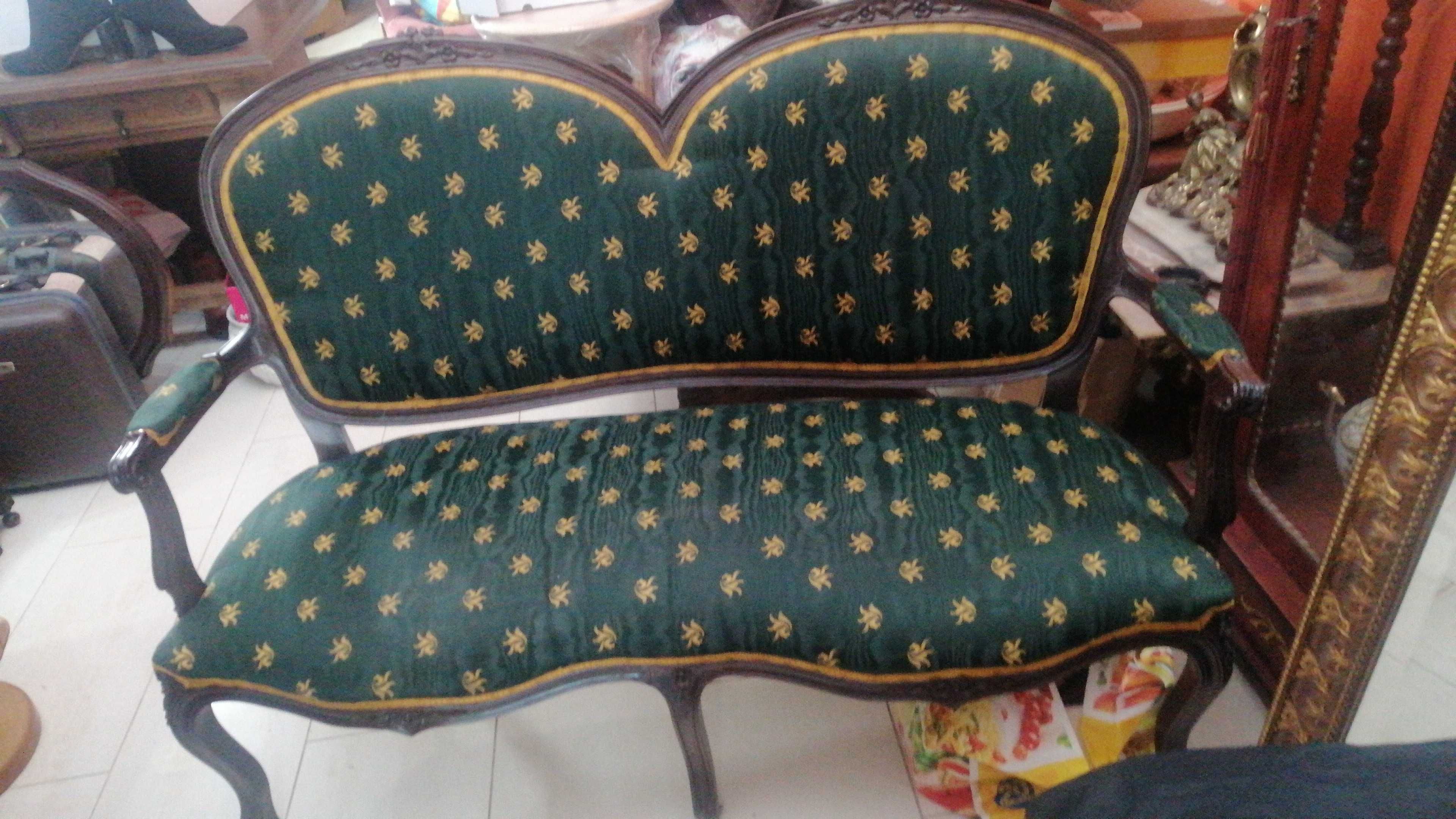 Sofá Clássico Excelente Design e Qualidade
