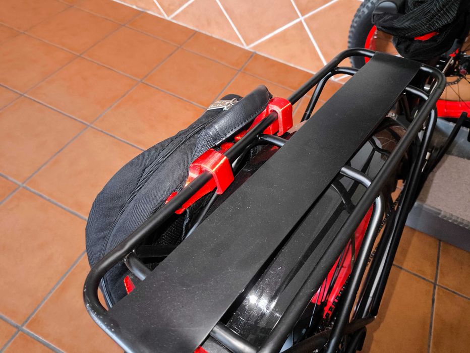 Suporte Universal de Mochila para Bicicleta