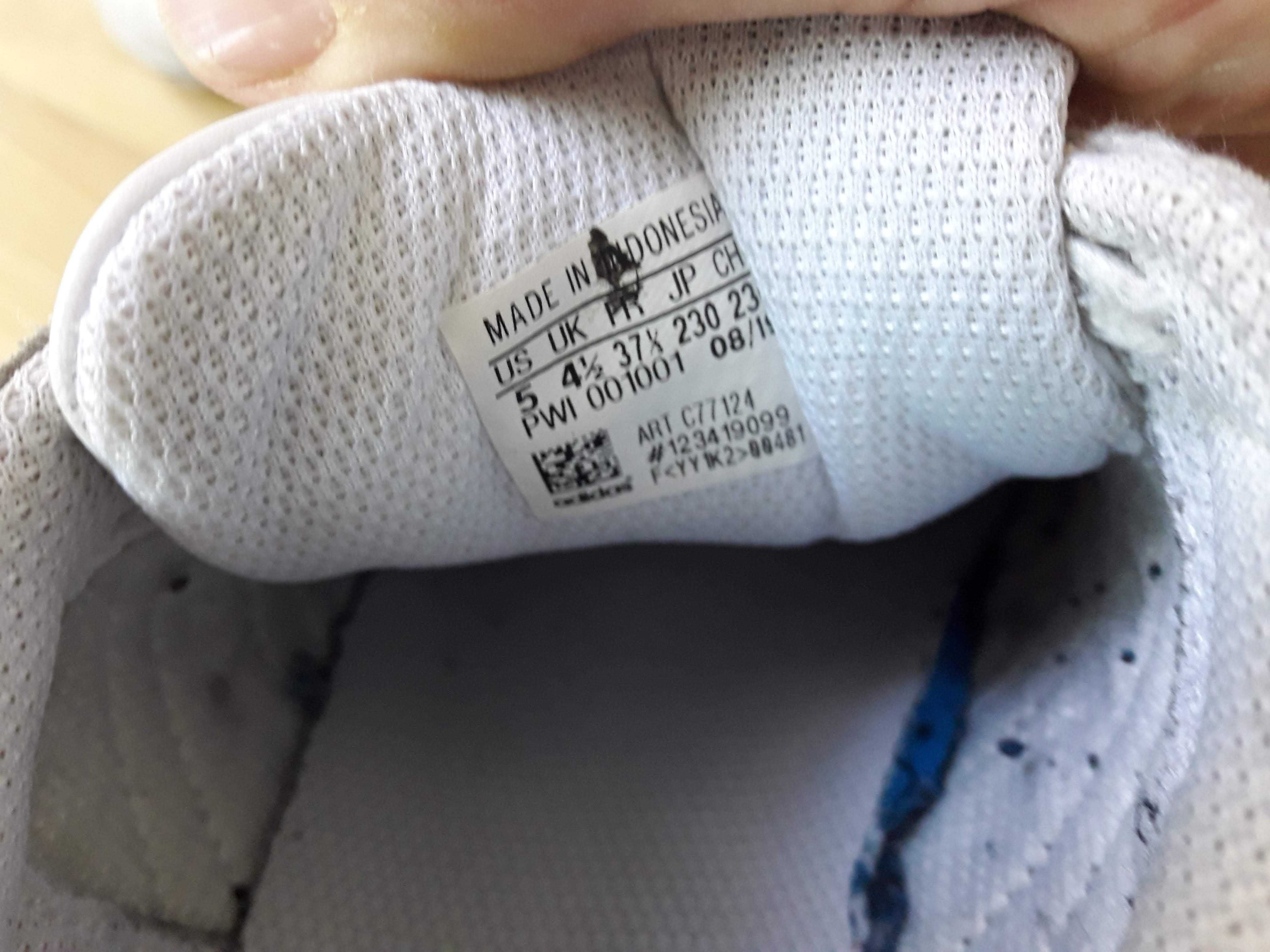 Sapatilhas Nike e Adidas