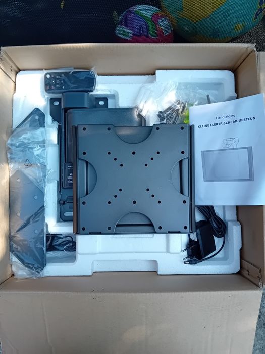 Sprzedam wieszak na tv elektryczny