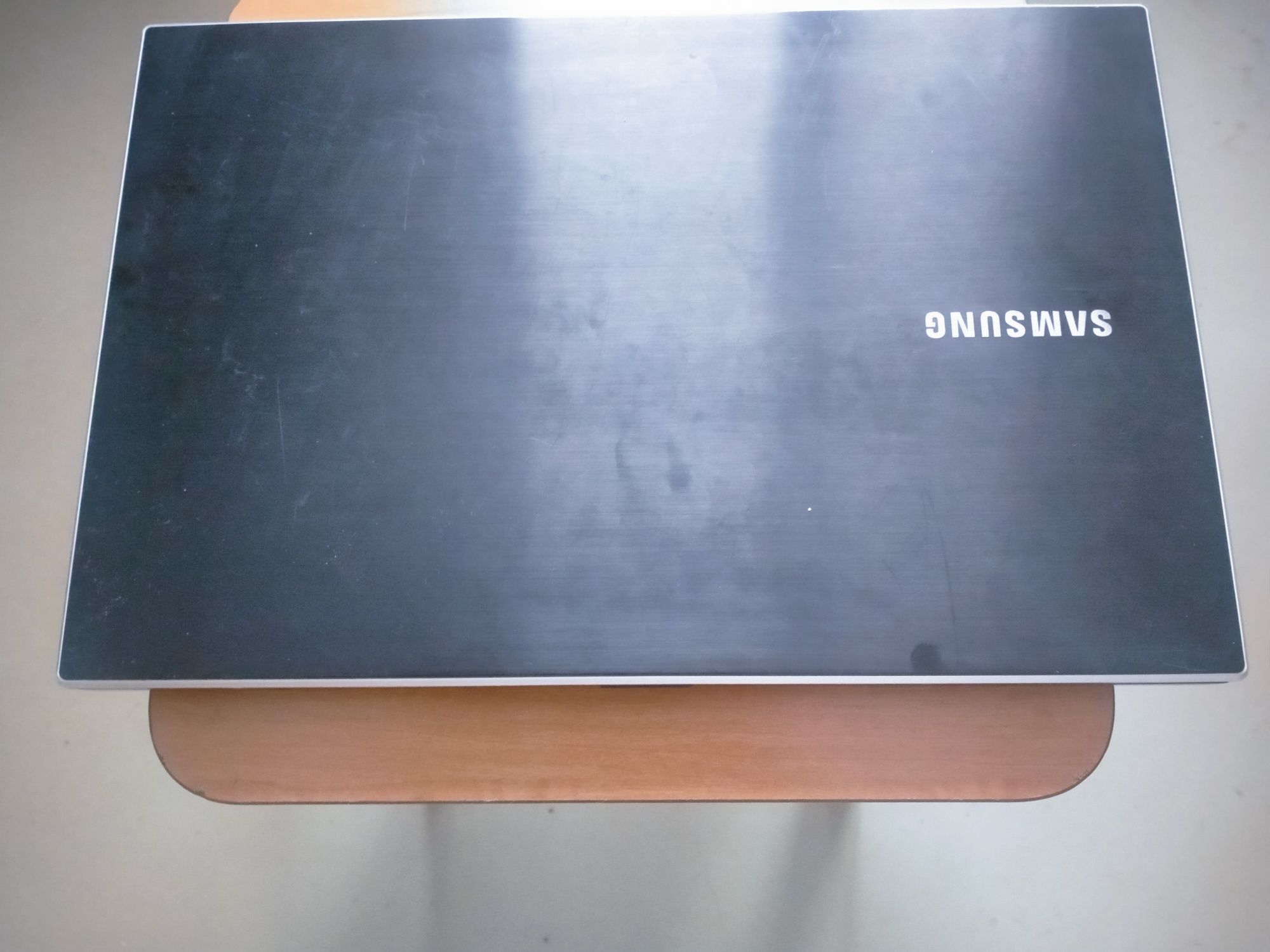 Samsung NP300V5 i3-2330M RAM 8Gb HDD 1TB (2 шт.) GeForce GT 520MX 1Gb