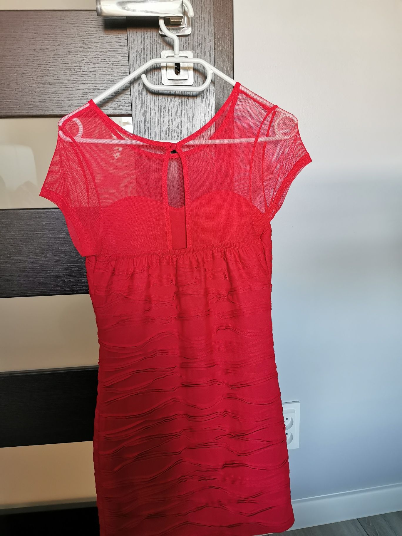 Czerwona sukienka Amisu XS