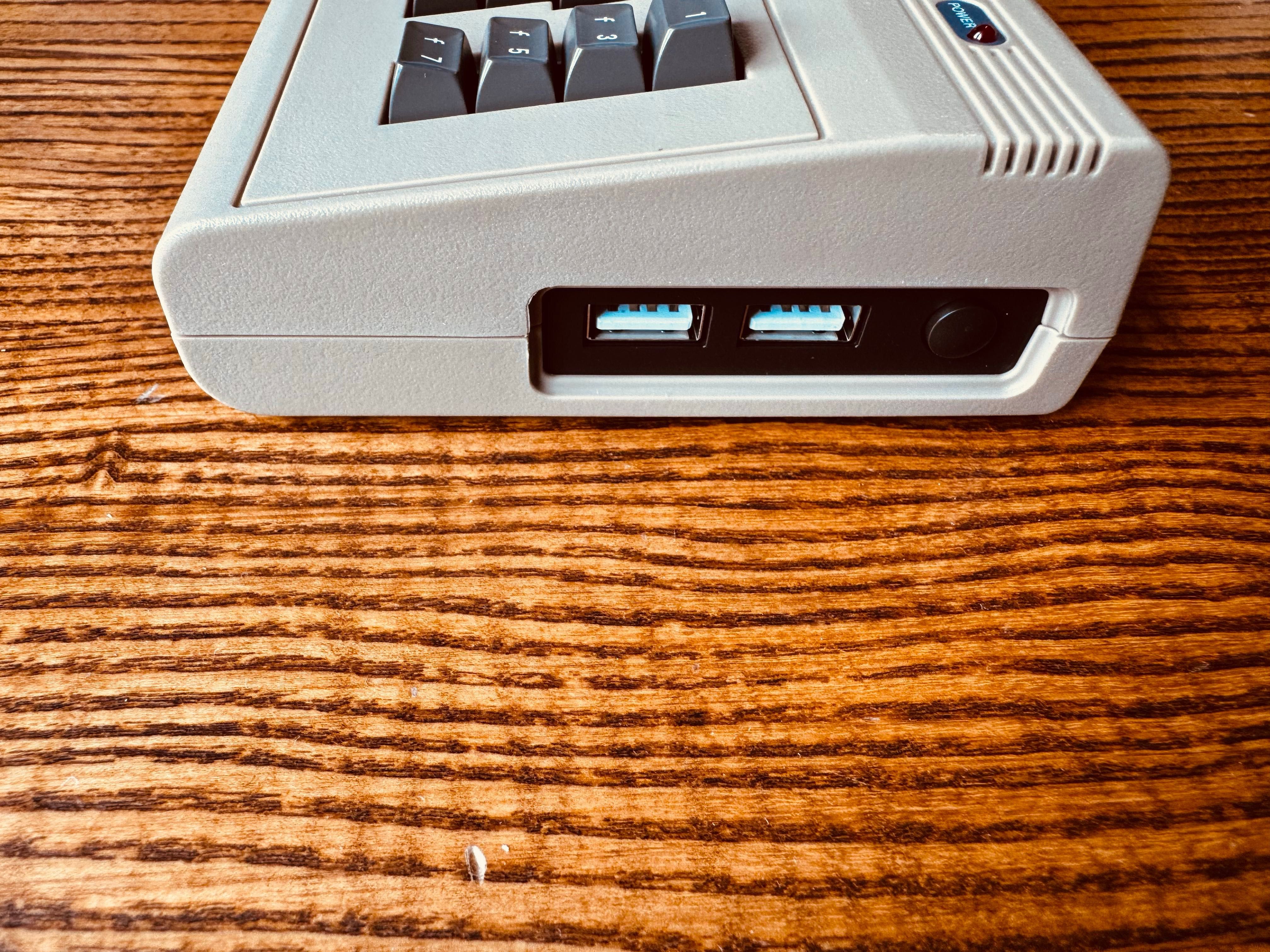 Commodore C64 Mini – retro komputer/konsola – NOWY - bez joysticka !