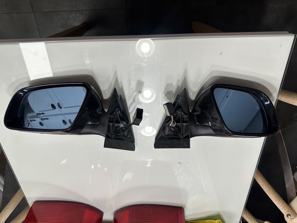 Farois trazeiros e espelhos de audi A4 avant 1998