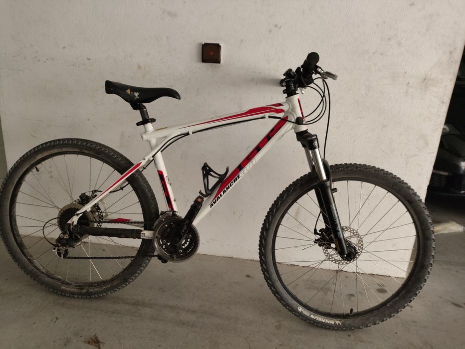 Bicicleta GT avalanche 3.0