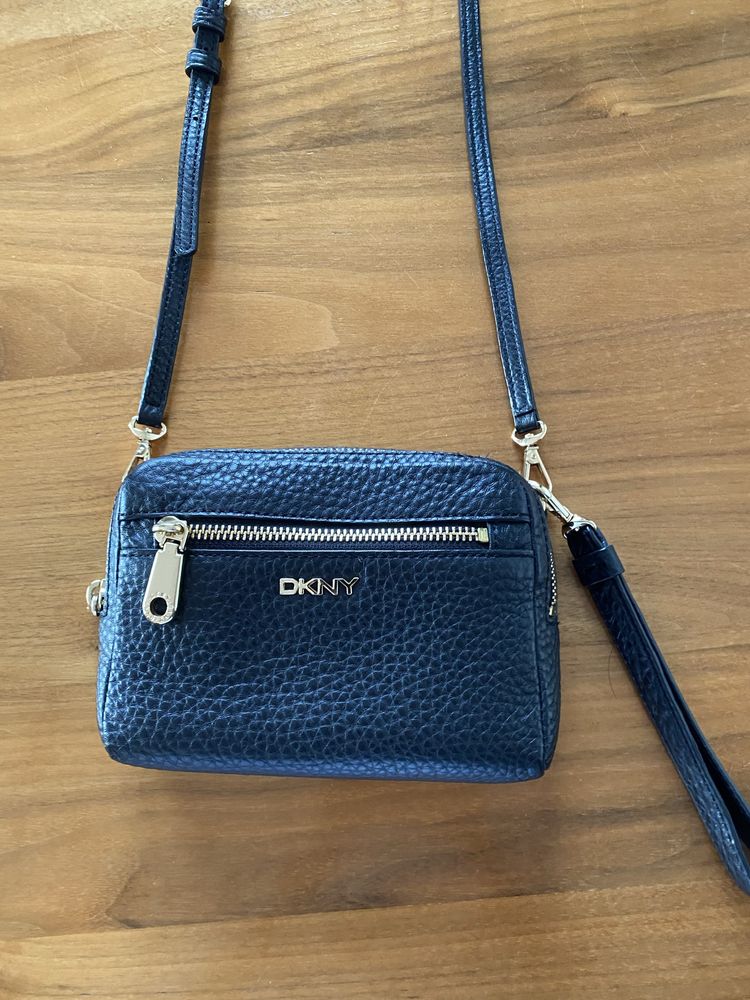 Skórzana torebka marki DKNY