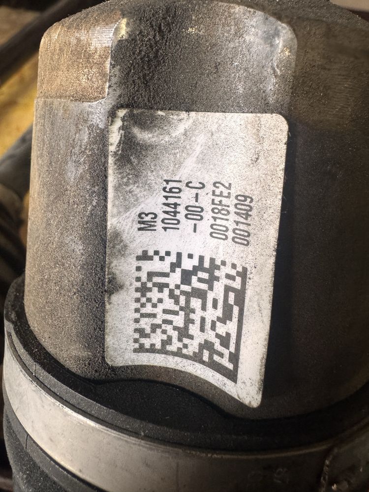 Піввісь задня Tesla Model 3 1044164-00-A 1044161-00-C