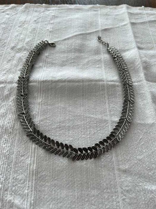 Colar Folhas Prateado