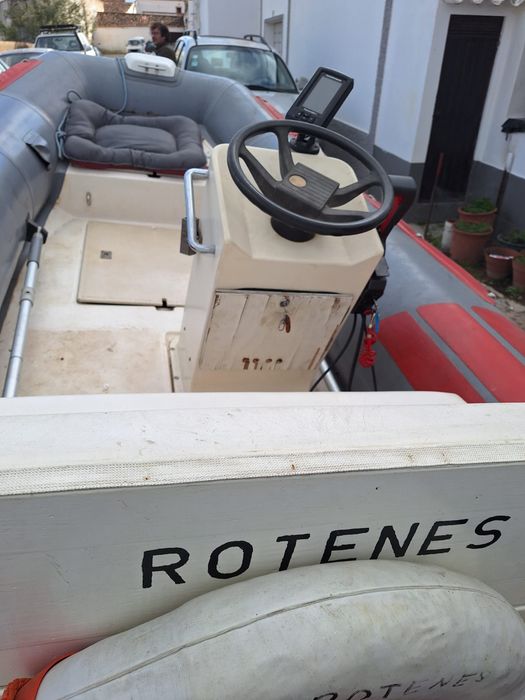 Barco Bombard 4,40m + Motor Novo 20cv + Atrelado – 5.500 €