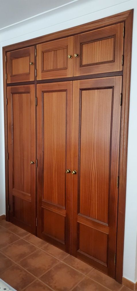 Estrutura de roupeiro/armário de parede