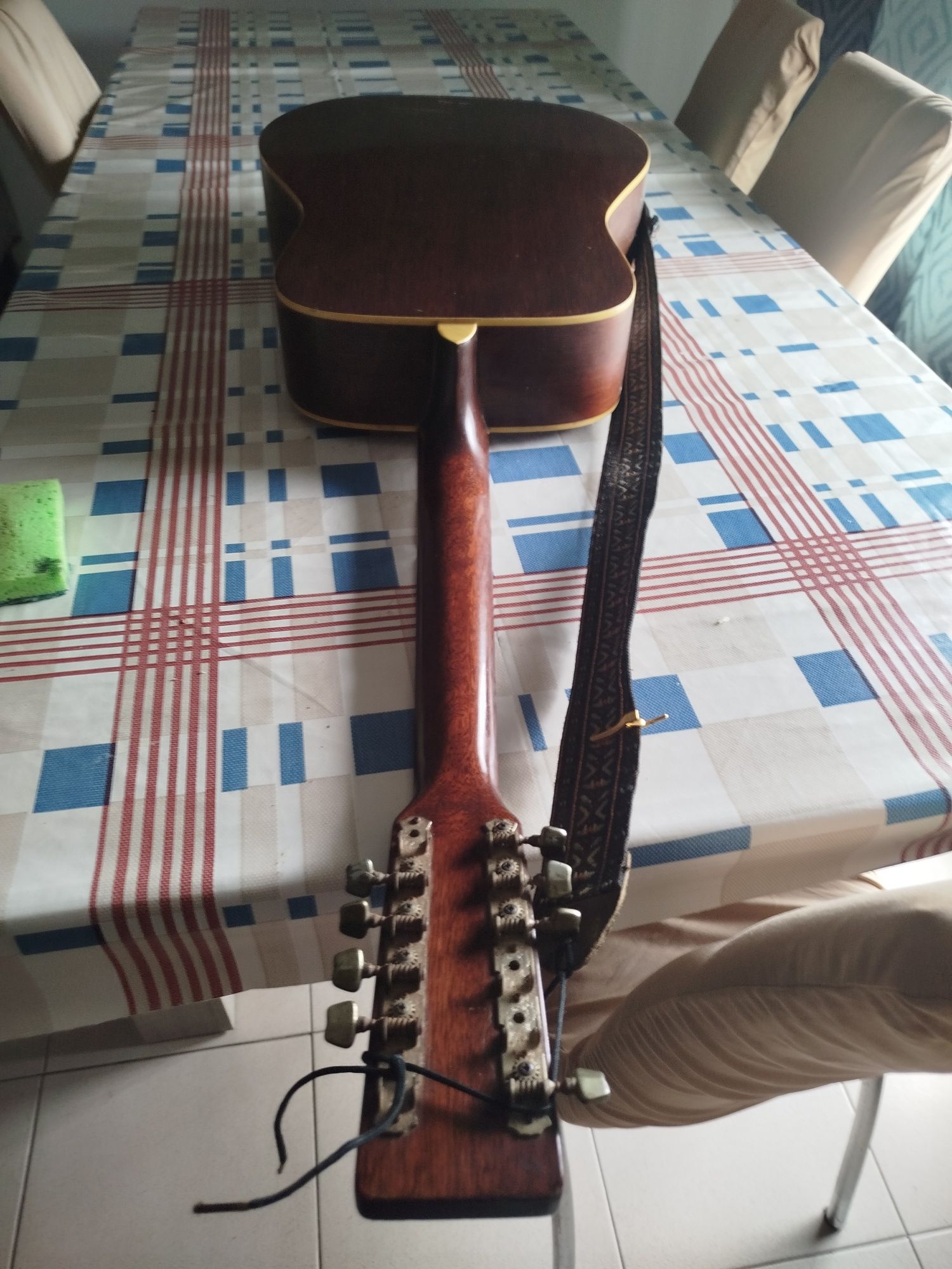 Viola acústica de 12 cordas