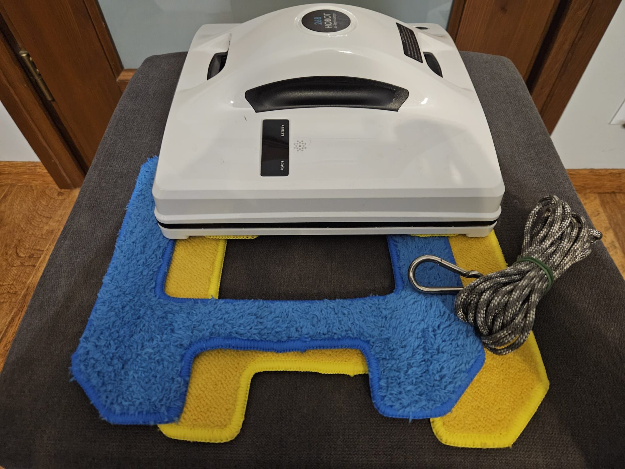 Robot do czyszczenia / mycia okien HOBOT 268
