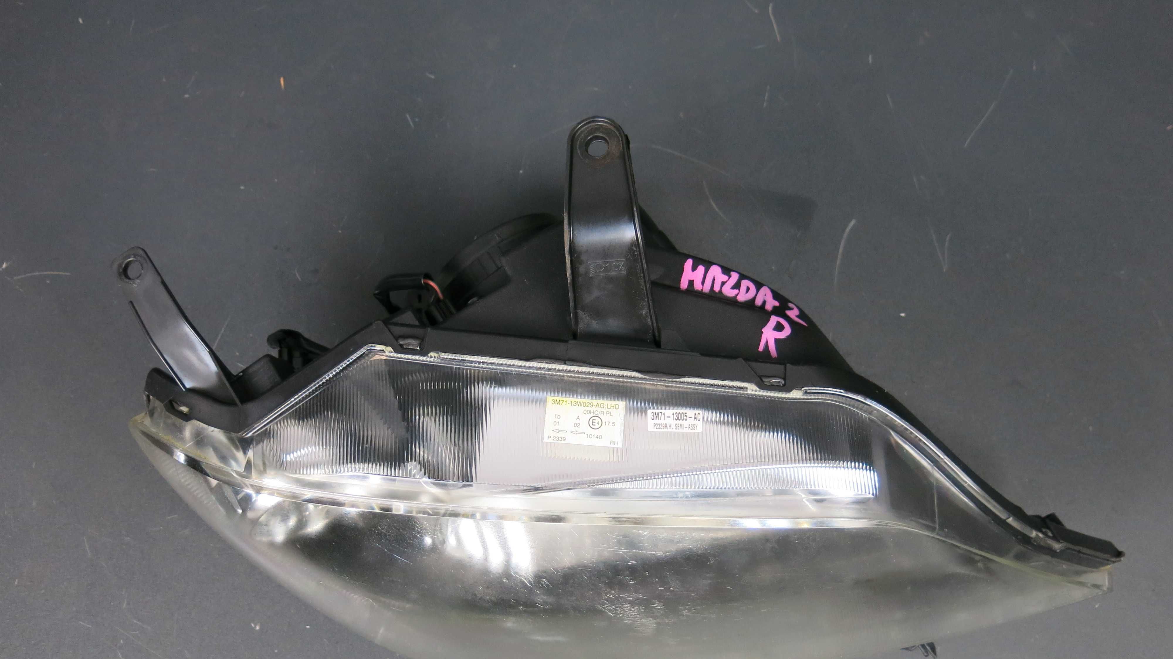 Mazda 2 lampa reflektor przedni przód prawy Europa