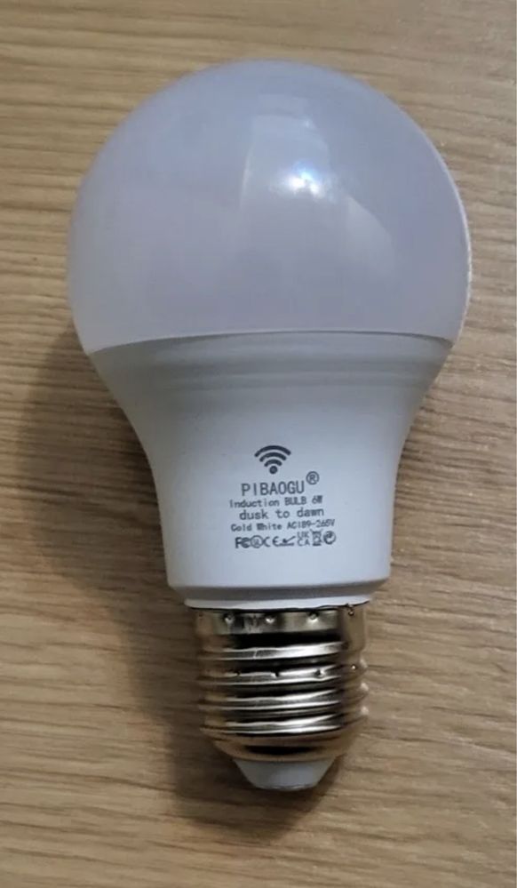 LED світлодіодна лед лампа з датчиком руху