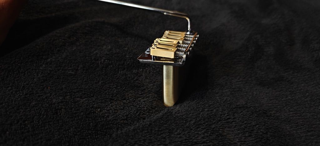 Mostek Stratocaster Mosiądz Stal Jak Gotoh 510T Fender Stratocaster