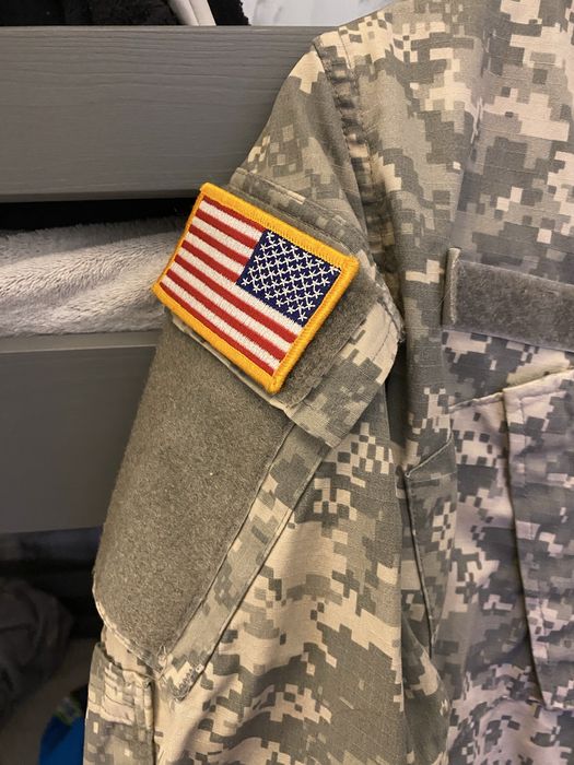 Bluza wojskowa we wzorze ucp rozmiar small-long + naszywki