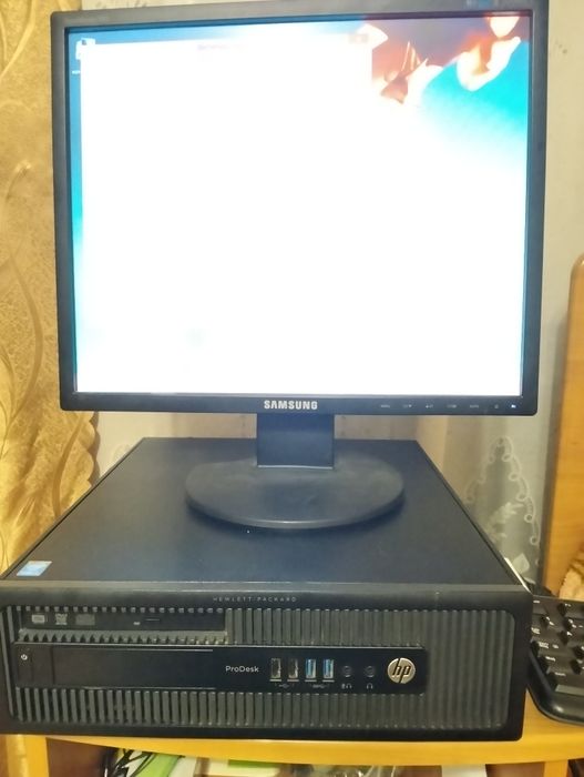 Комьютер HP в полном комлекте .