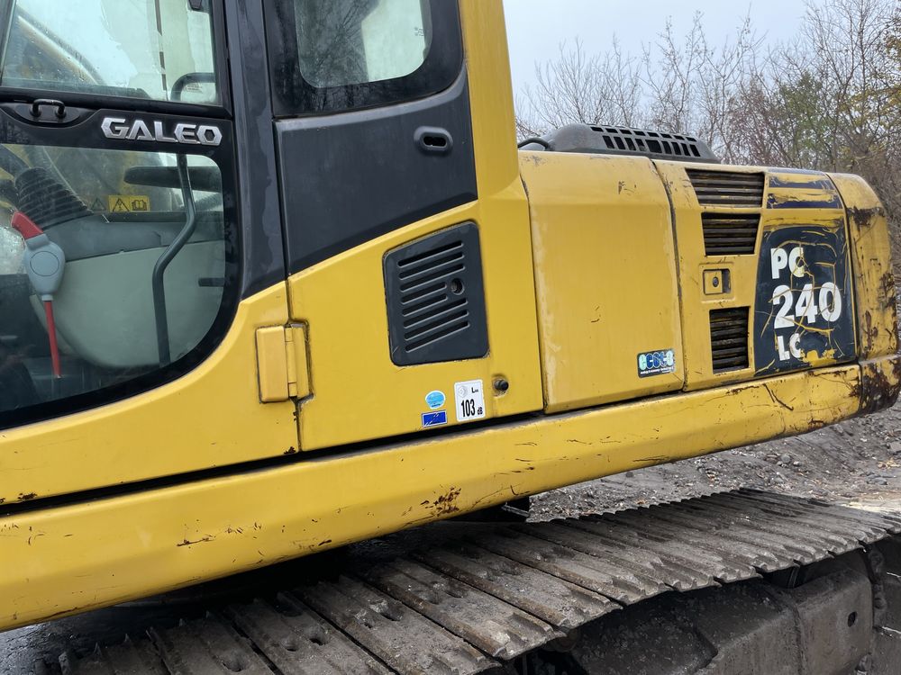 Гусеничный экскаватор Komatsu PC 240NLC-8
