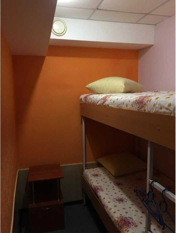 Сдам спальное место в хостеле на Антоновыча (метро Университет)