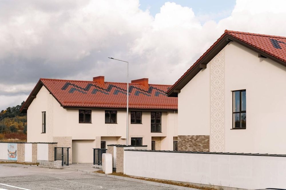 Продаж котеджу в КМ "Етнія"