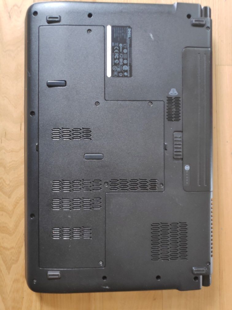 Dell 17 cali Core 3i 4gb system JBL