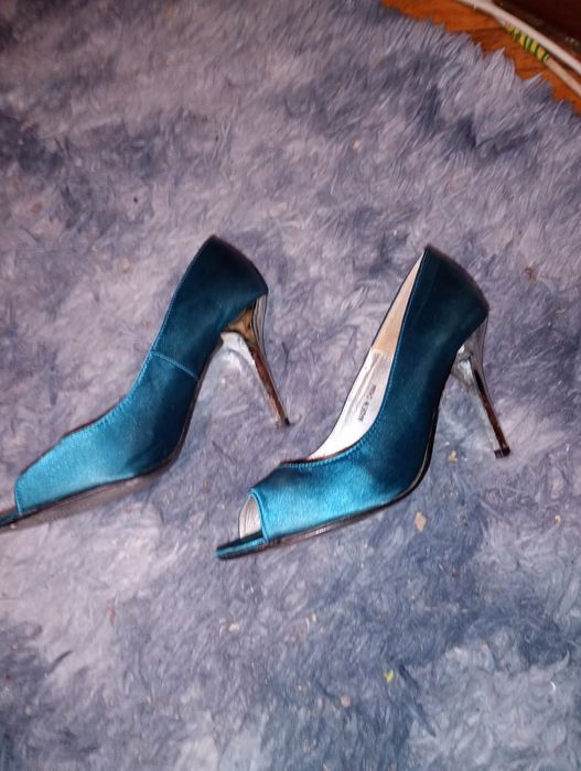 Віддам безкоштовно босоніжки, туфлі