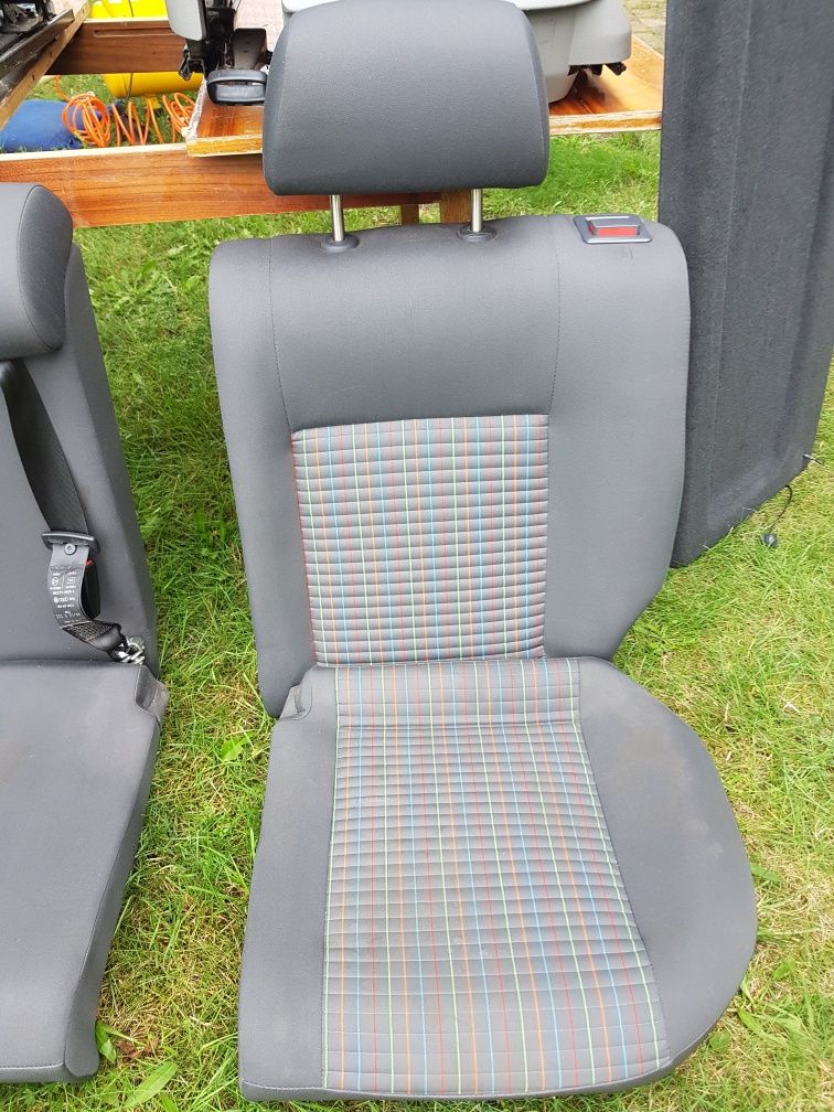 Fotele i półka bagznika VW POLO 9N