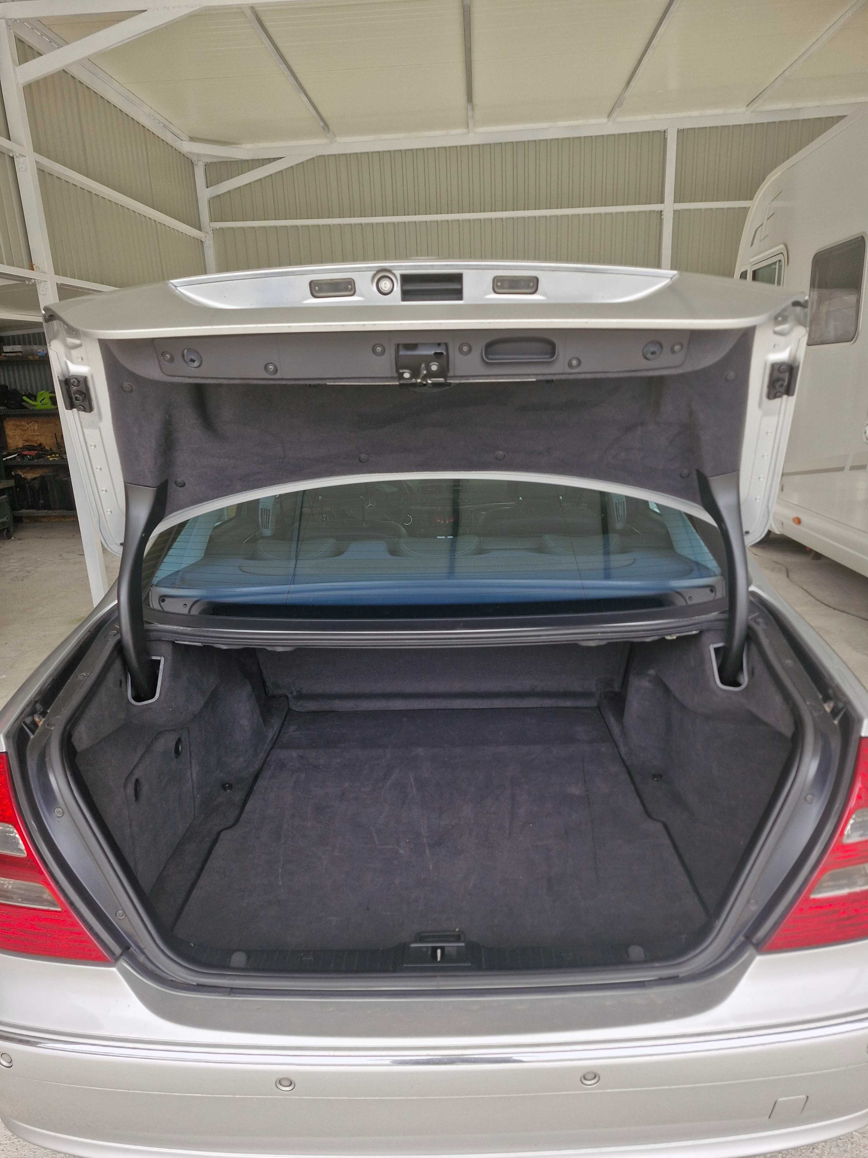 Carro Mercedes-Benz
