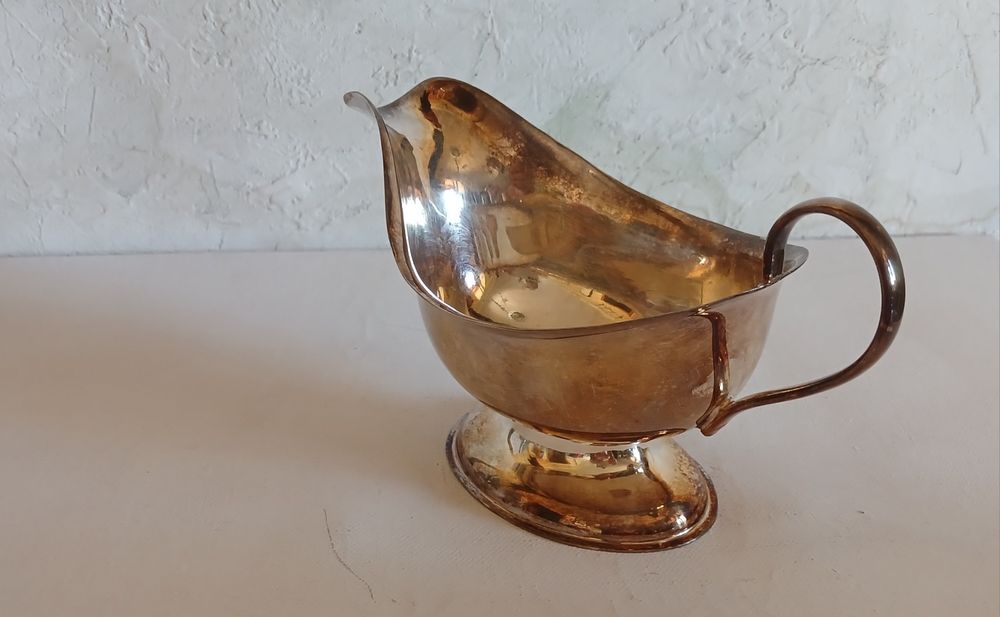 Вінтажна посріблена соусниця