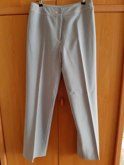 Продам женский костюм тройка