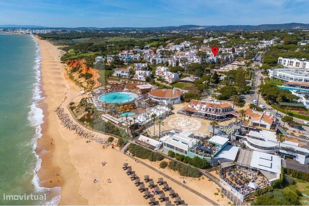 Moradia T3 Renovada com Vista Mar e a Escassos Metros da Praia – Vale