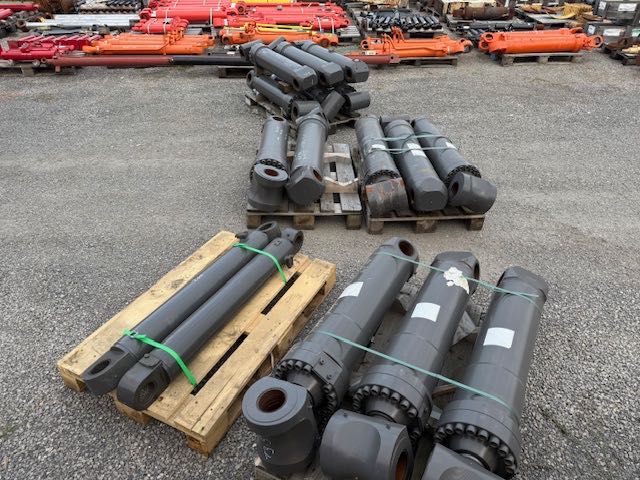 Siłownik hydrauliczny nowy L-1080 średnica 200 mm