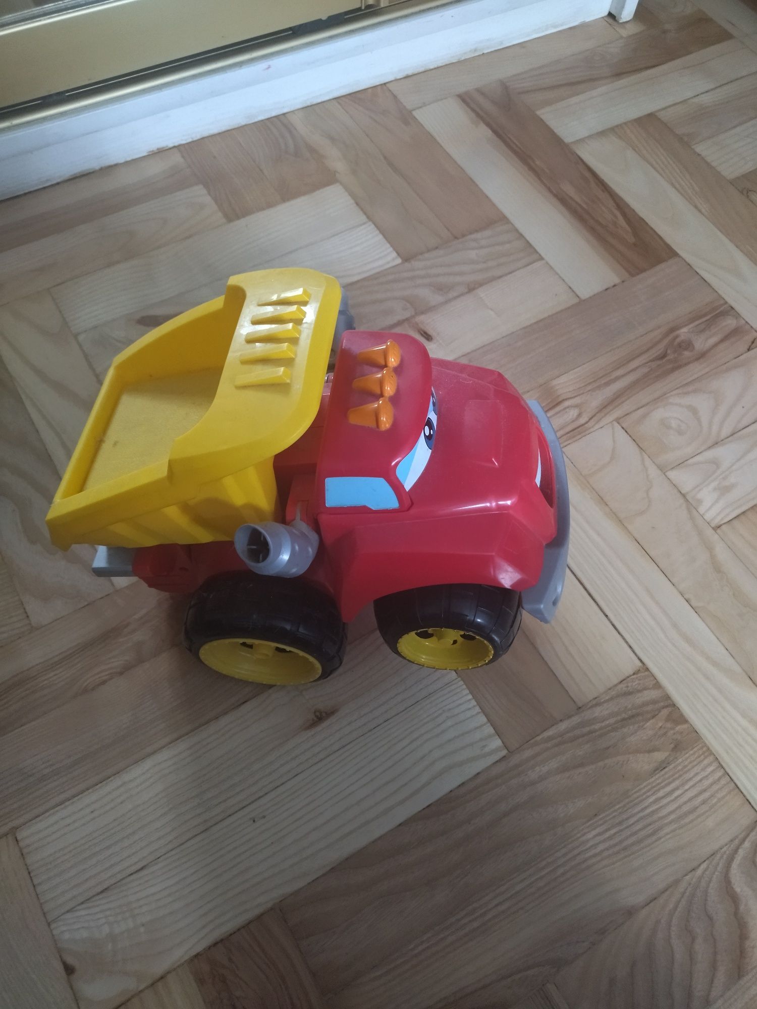 Wywrotka Hasbro Tonka Chuck Warkocząca Gaduła