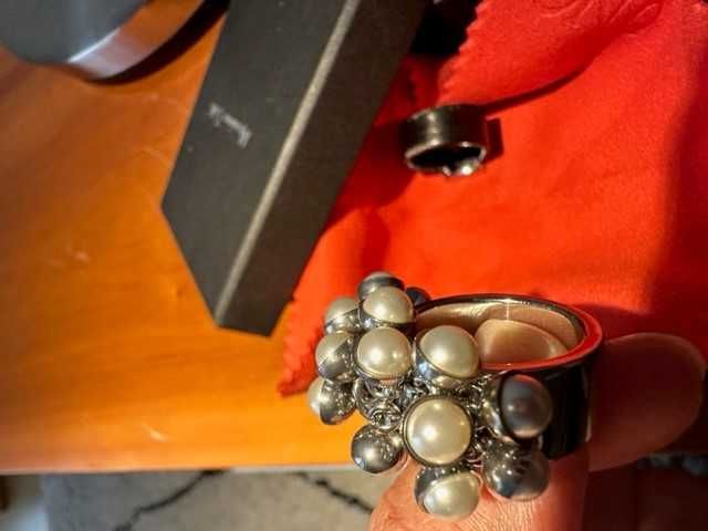 anéis da marca Swatch