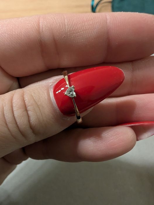 Złoty pierścionek YES z Diamentem