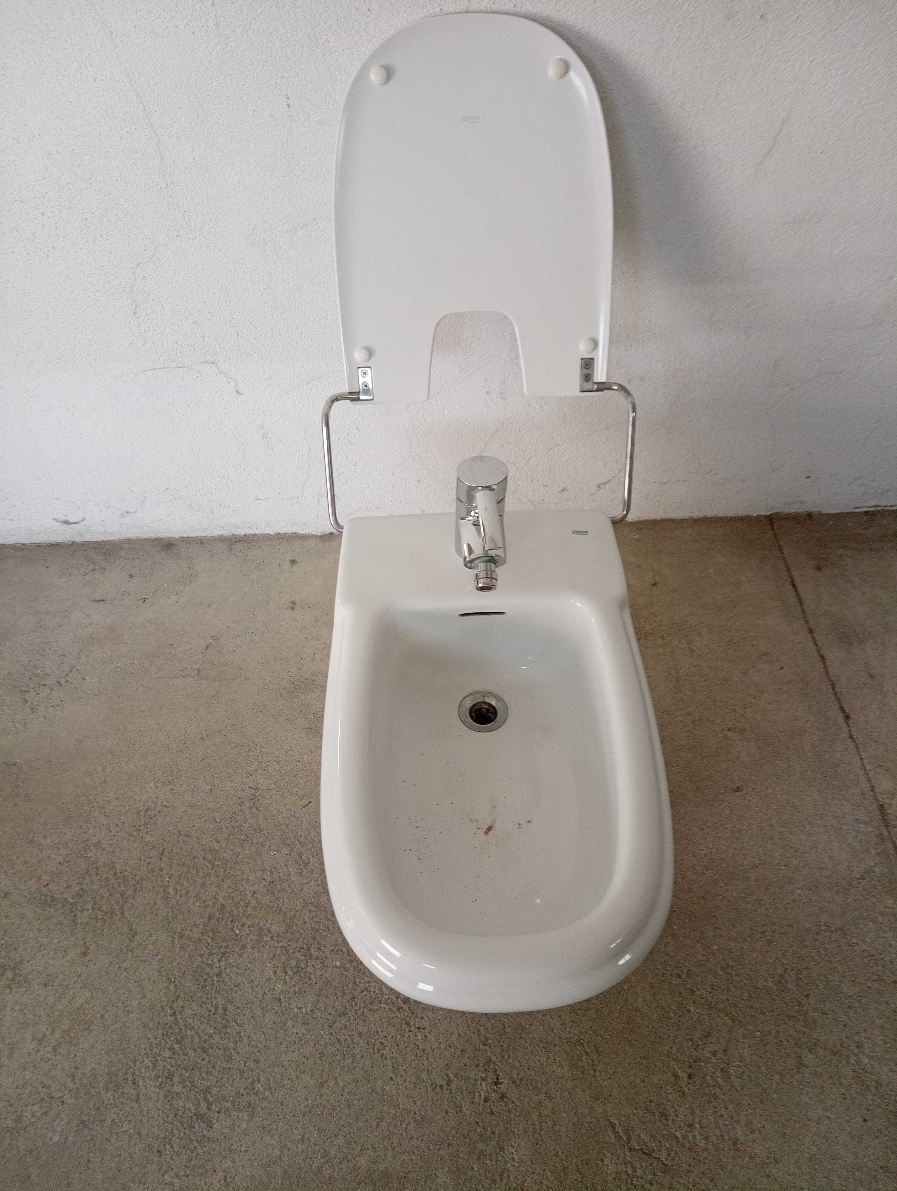 Bidé Roca com tampa usado