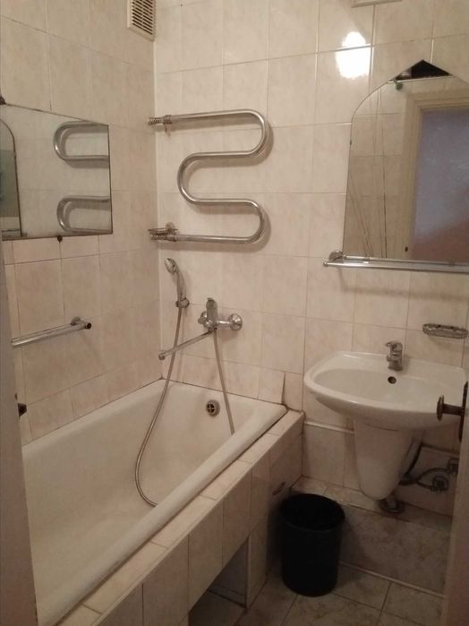 Пропоную  3-х. кімнатну квартиру в центрі, на  Галицькій  площі