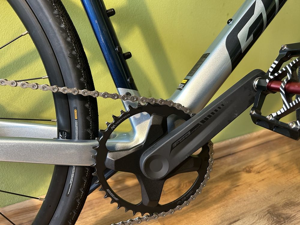 Rower Giant karbon gravel fastroad 2