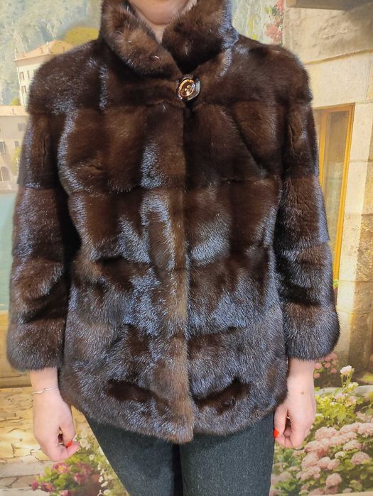 Продам Норковую шубку  очень красивую