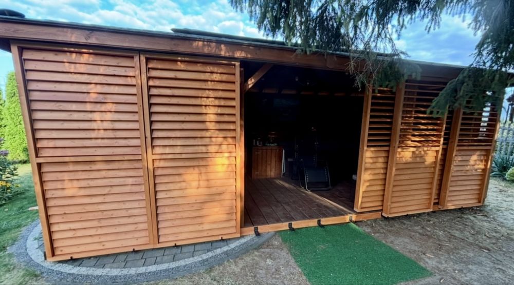 Żaluzje drewniane ruchome deseczki zabudowa tarasów altan i balkonów