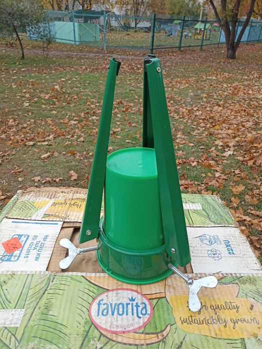 Подставка под елку