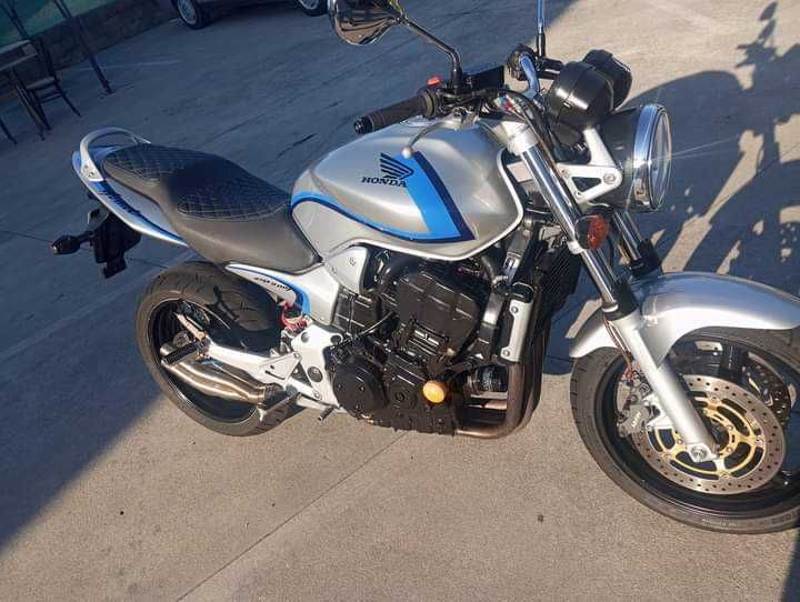 Vendo hornet 900