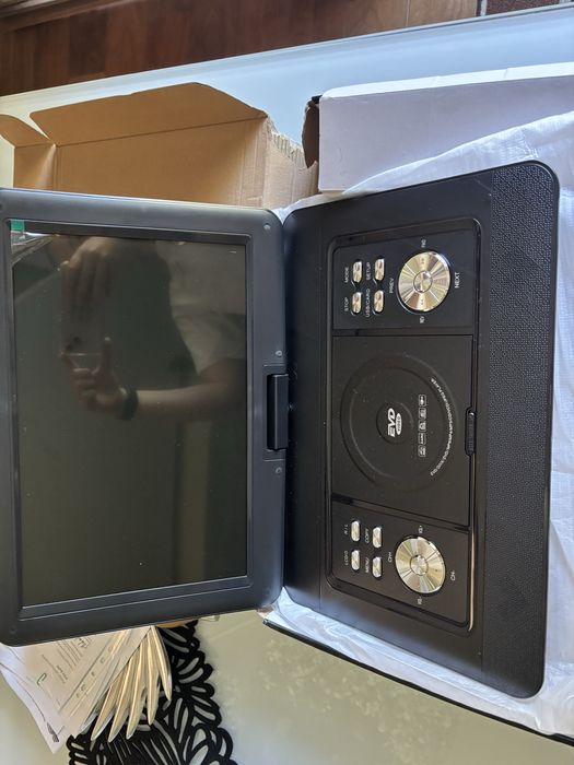 Przenośny odtwarzacz DVD EVD 21” z obrotowym ekranem i grami