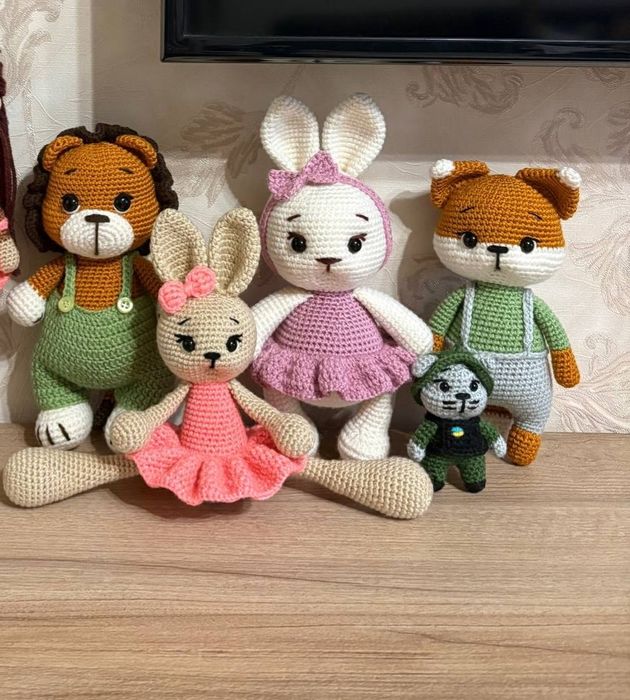 В'язана іграшка лисеня